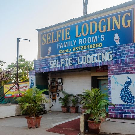 Oyo 37530 Selfie Dhaba Hotel Sasupāda Eksteriør billede